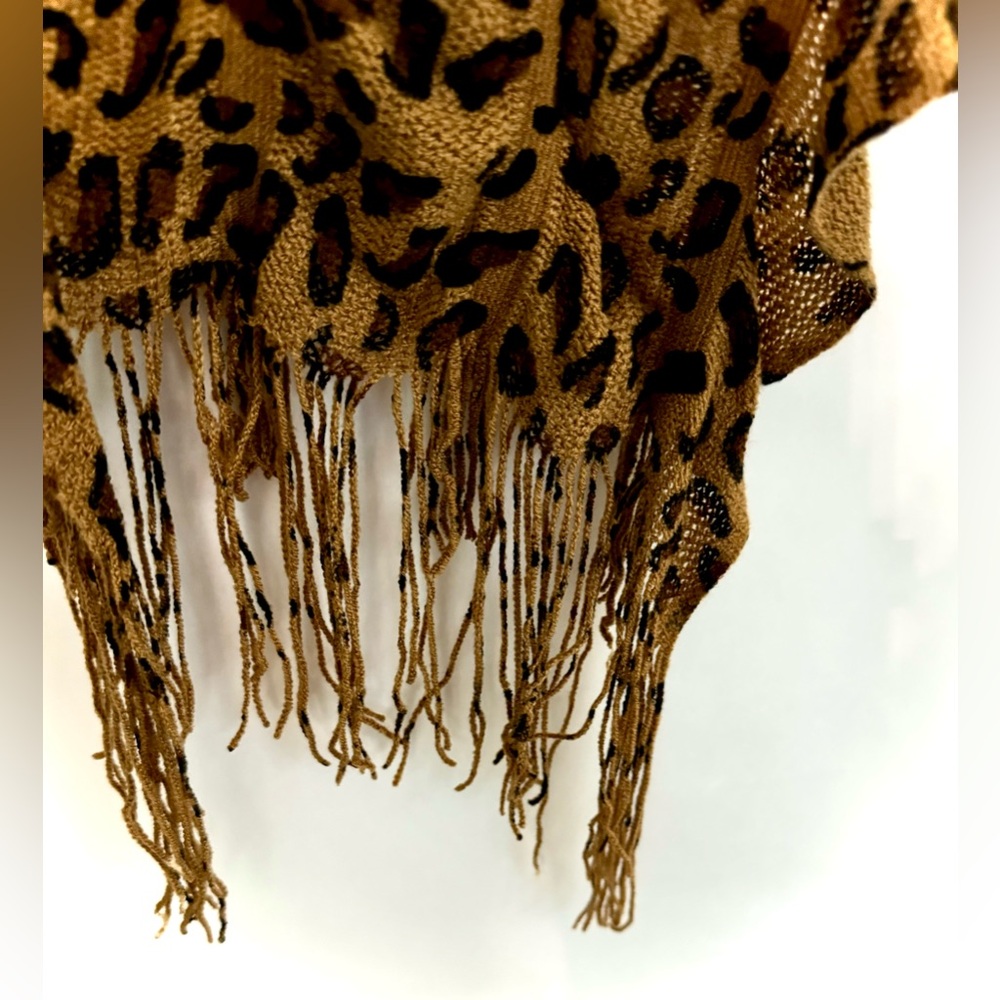 Leopard Ruffled Scarf - Picture 9 of 12